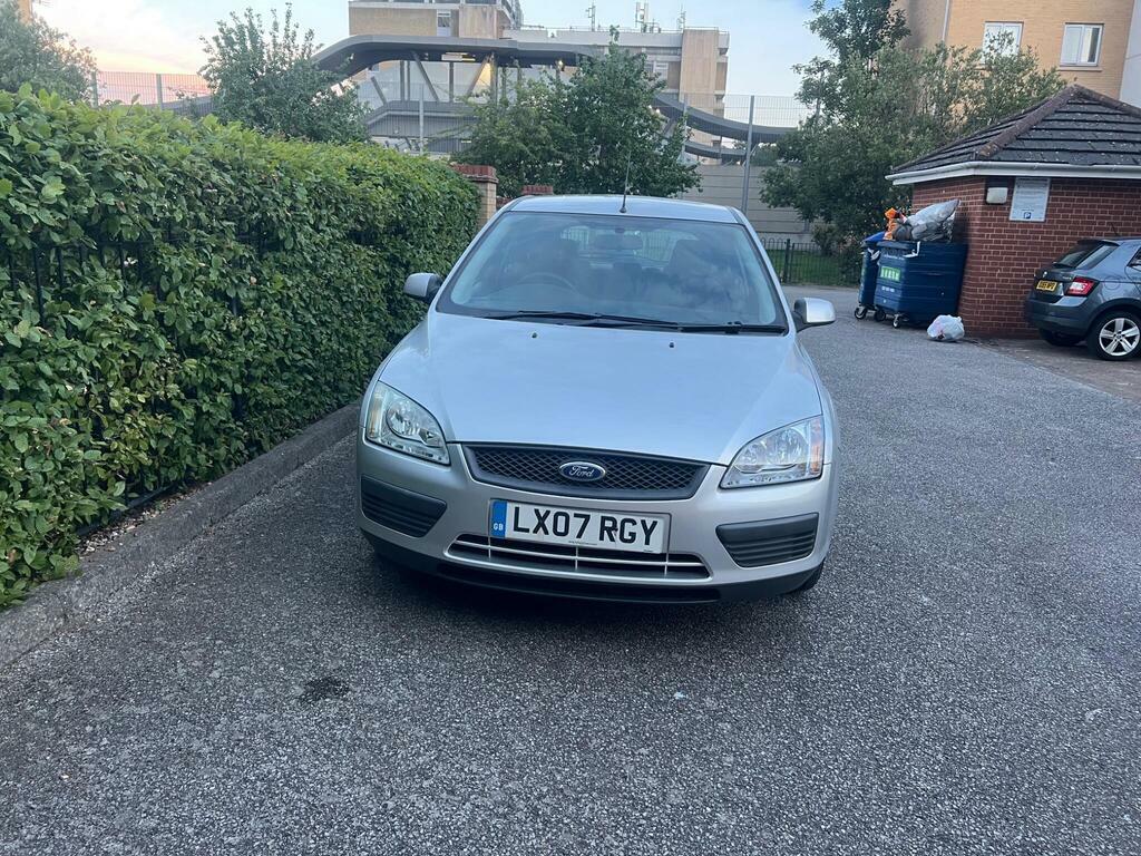 Ford Focus Hatchback 1.6 LX 200707 Red #45