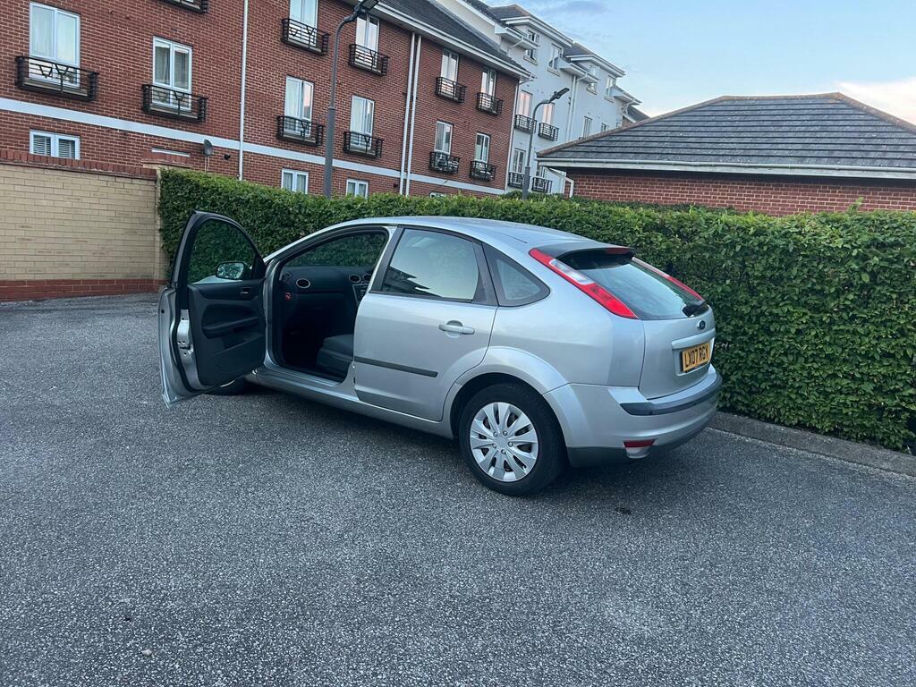 Ford Focus Hatchback 1.6 LX 200707 Red #60
