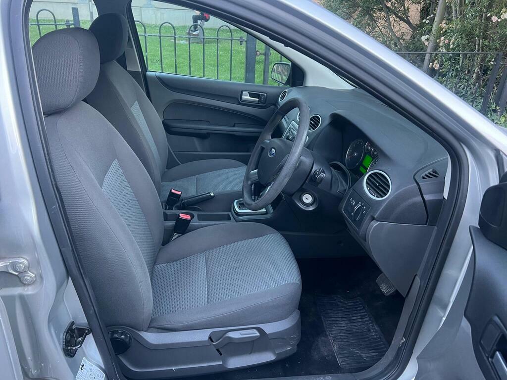 Ford Focus Hatchback 1.6 LX 200707 Red #12