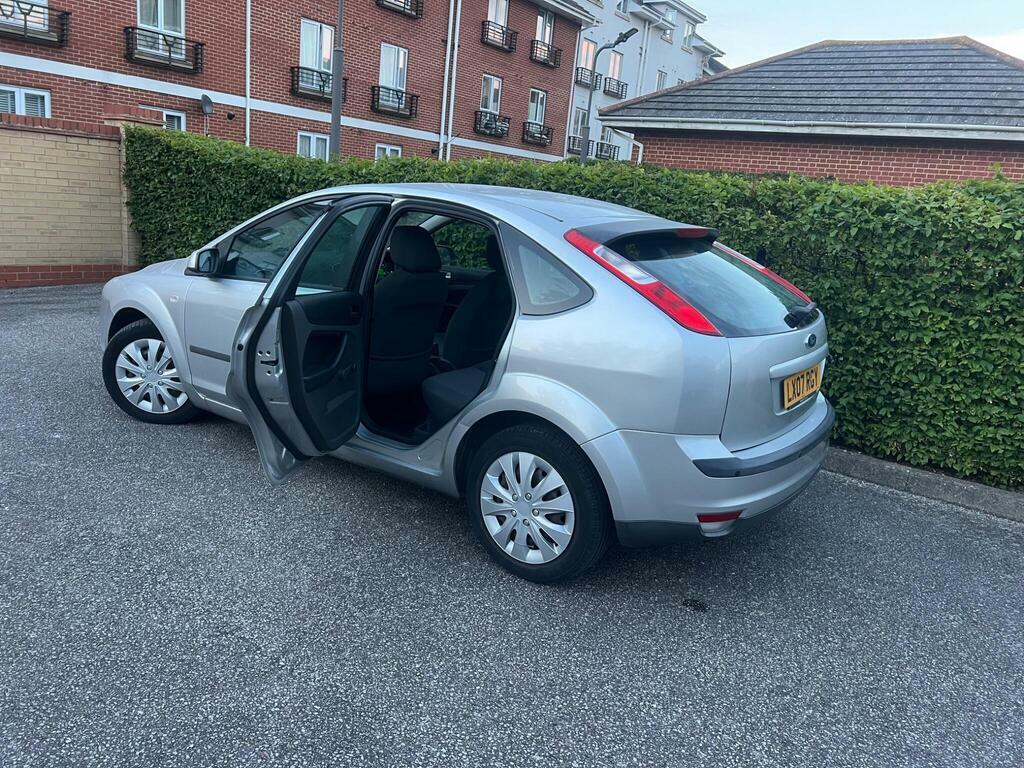 Ford Focus Hatchback 1.6 LX 200707 Red #64