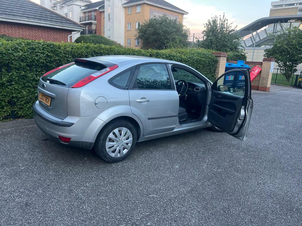 Ford Focus Hatchback 1.6 LX 200707 Red #59