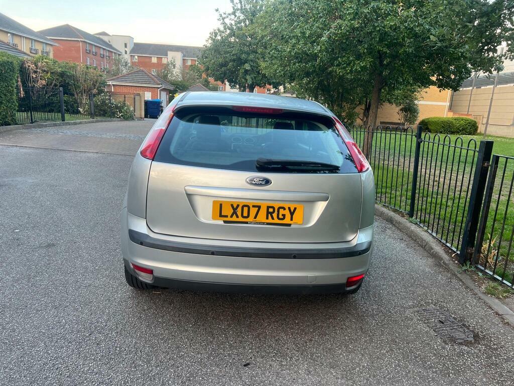 Ford Focus Hatchback 1.6 LX 200707 Red #6