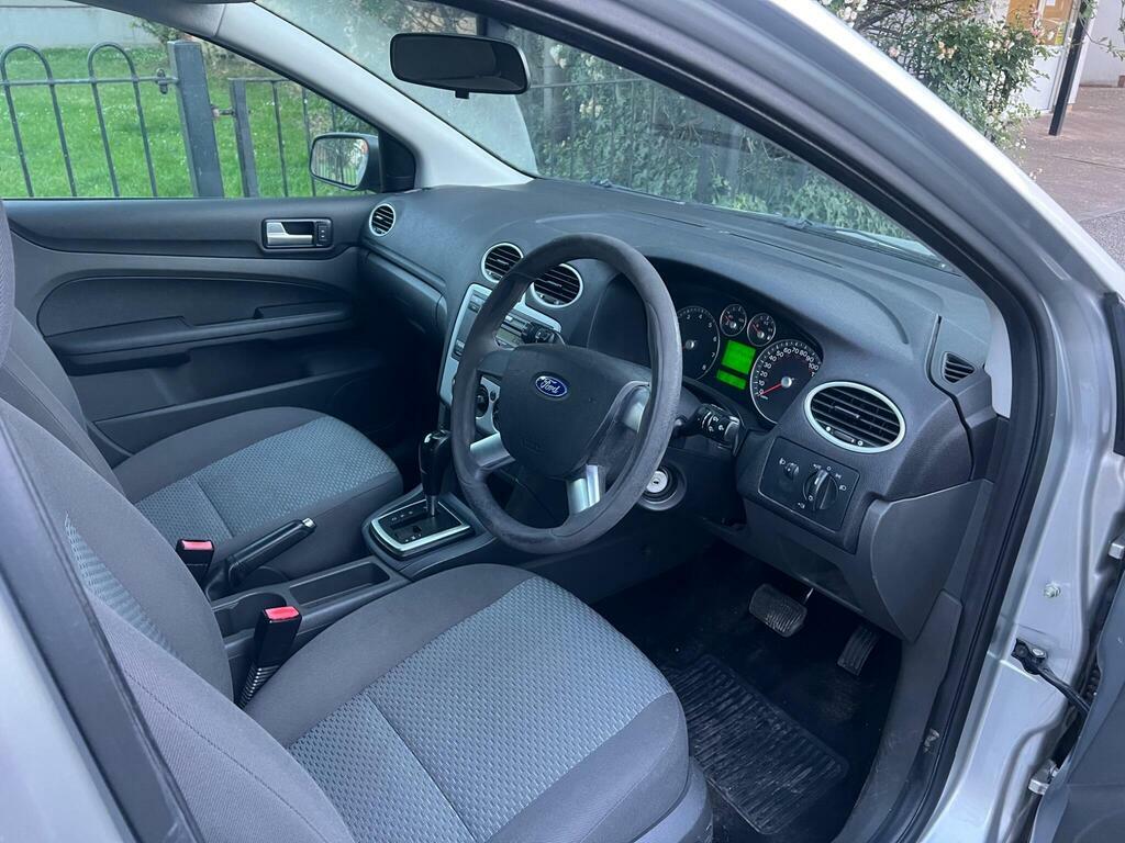 Ford Focus Hatchback 1.6 LX 200707 Red #14