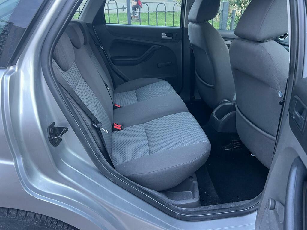 Ford Focus Hatchback 1.6 LX 200707 Red #16