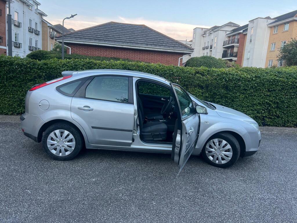 Ford Focus Hatchback 1.6 LX 200707 Red #57