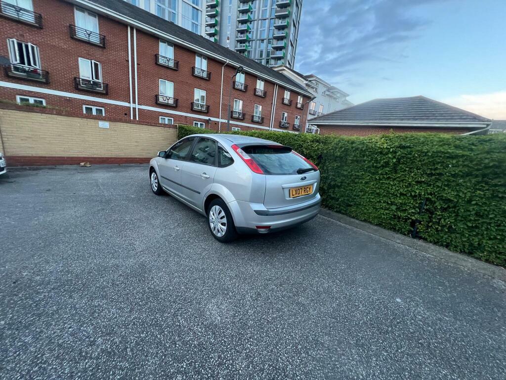 Ford Focus Hatchback 1.6 LX 200707 Red #47