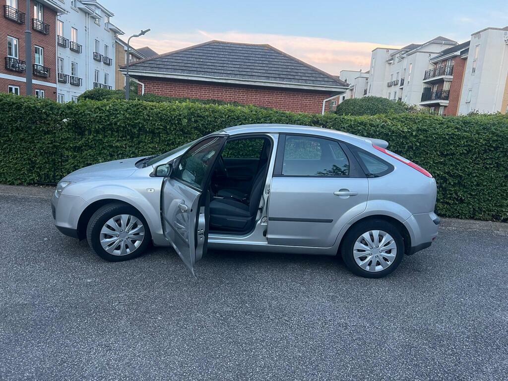 Ford Focus Hatchback 1.6 LX 200707 Red #58