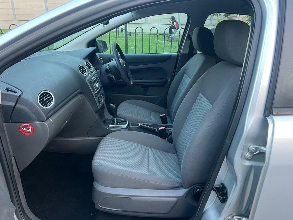 Ford Focus Hatchback 1.6 LX 200707 Red #13