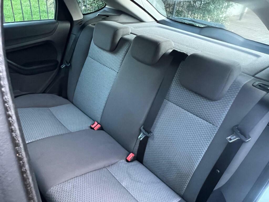 Ford Focus Hatchback 1.6 LX 200707 Red #19