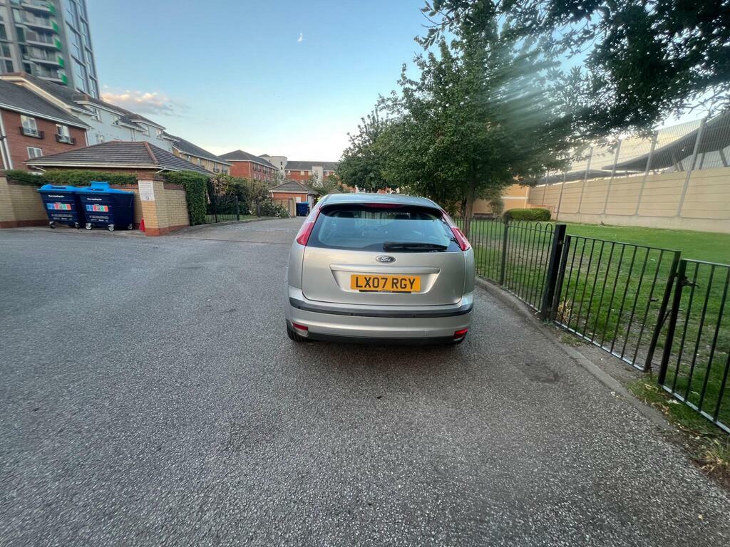 Ford Focus Hatchback 1.6 LX 200707 Red #11