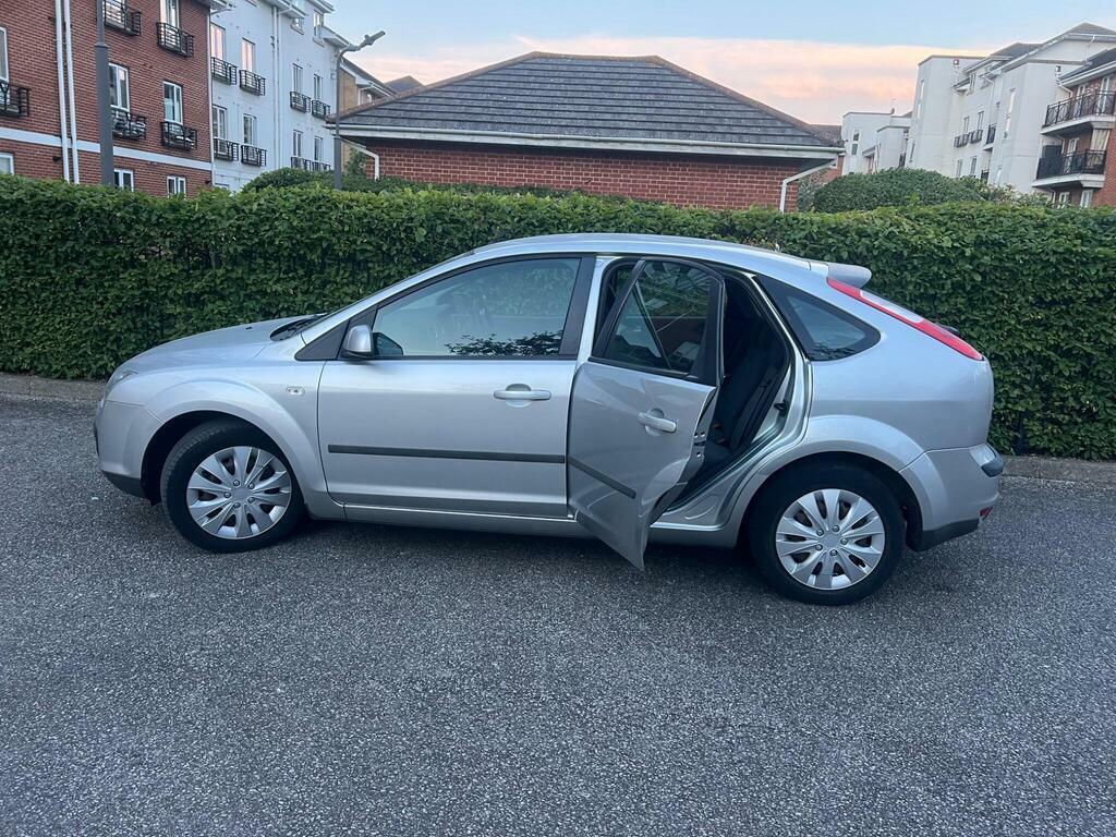 Ford Focus Hatchback 1.6 LX 200707 Red #62