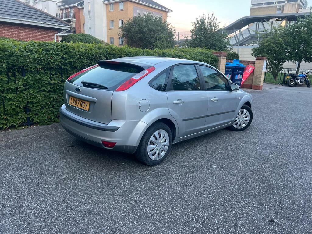 Ford Focus Hatchback 1.6 LX 200707 Red #51