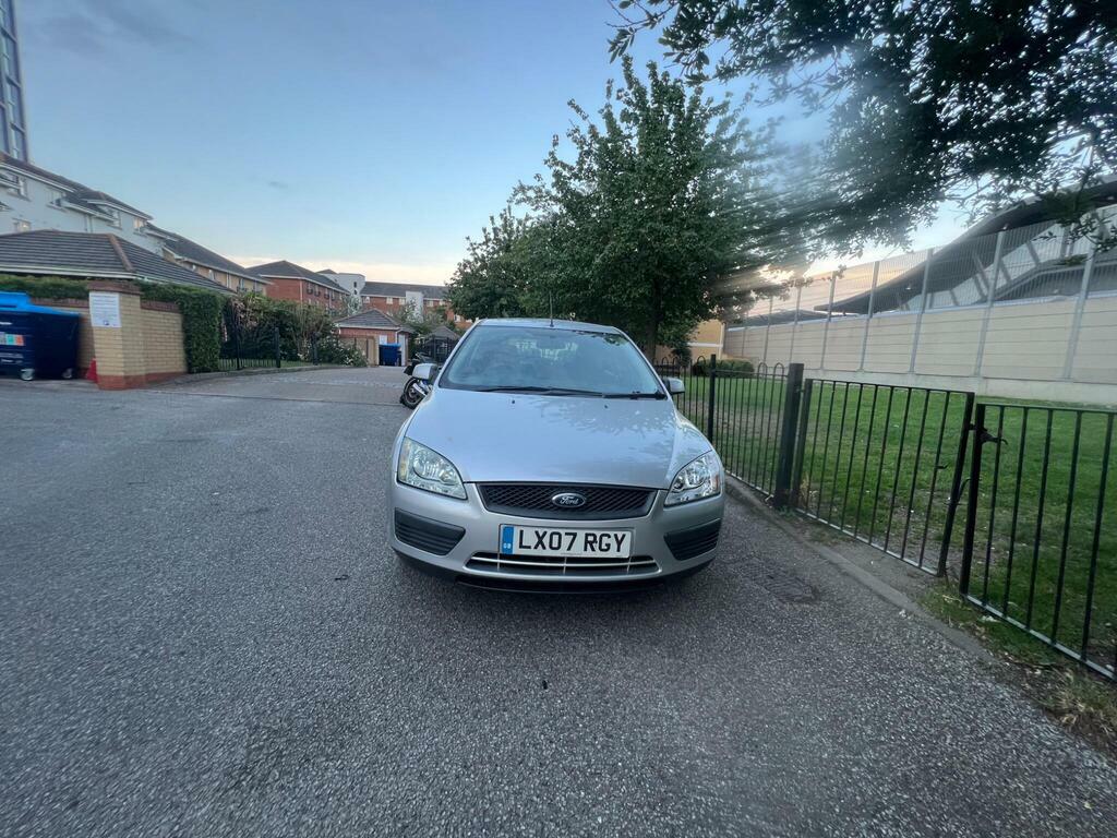 Ford Focus Hatchback 1.6 LX 200707 Red #10