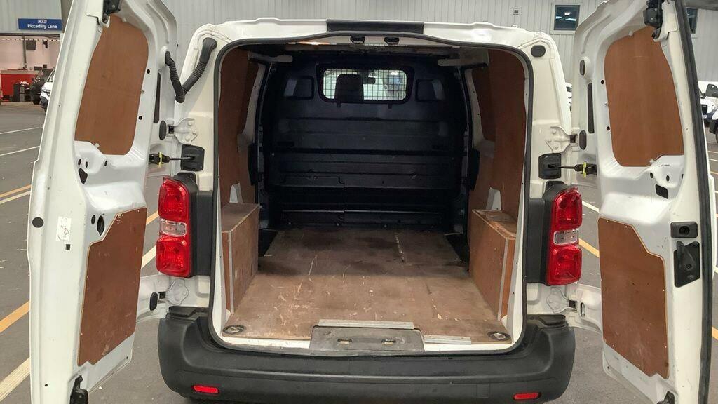 Toyota PROACE 2.0D Active Long Panel White #10