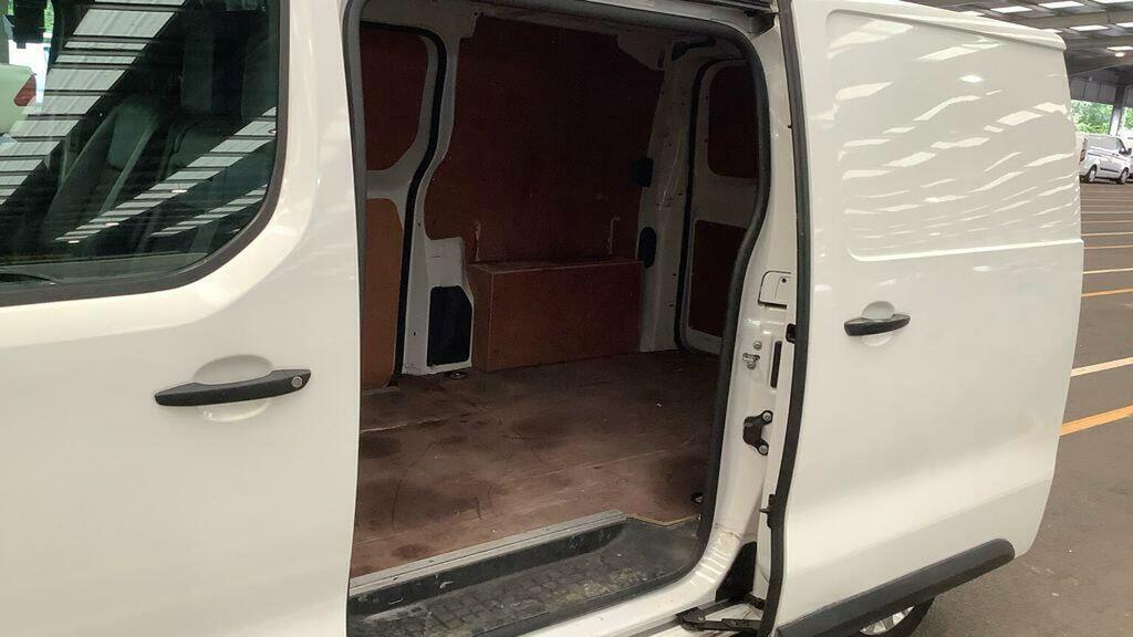 Toyota PROACE 2.0D Active Long Panel White #11