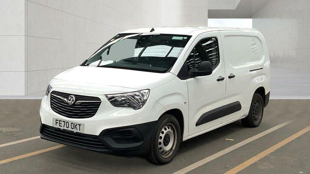 Vauxhall Combo 1.5 Turbo D 2300 Edition Crew Van L2 Euro 6 Ss White