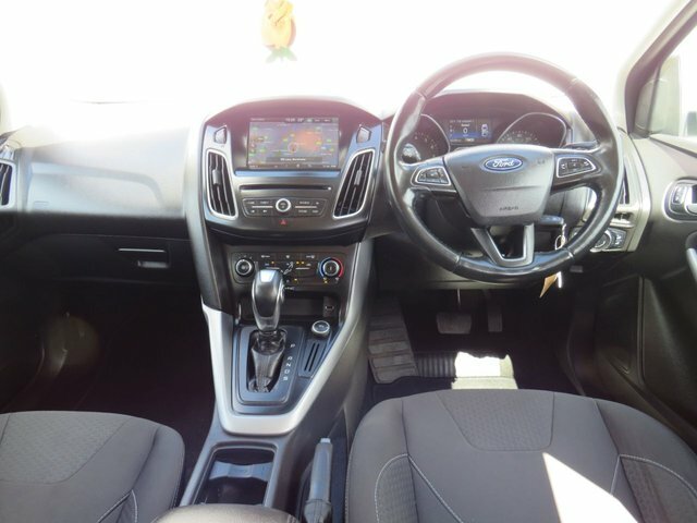 Ford Focus 2015 1.6 Zetec Hatchback Powershift Eur White #2