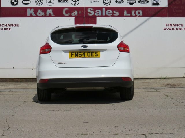 Ford Focus 2015 1.6 Zetec Hatchback Powershift Eur White #4