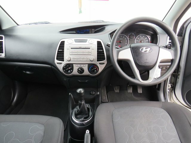 Hyundai I20 2011 1.2 Classic Hatchback Euro Silver #2