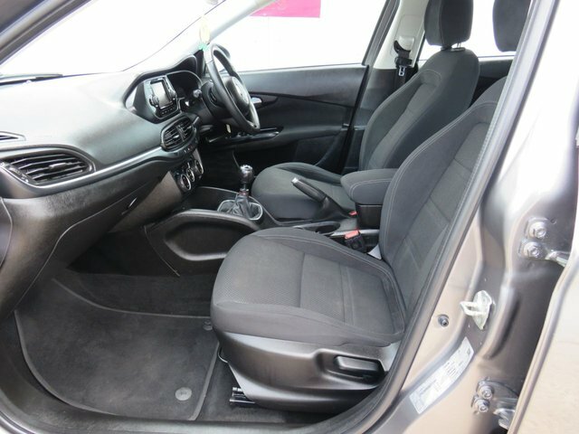 Fiat Tipo Hatchback 1.4 Tipo Hatchback 1.4 T-jet 120Hp Easy Brown #9