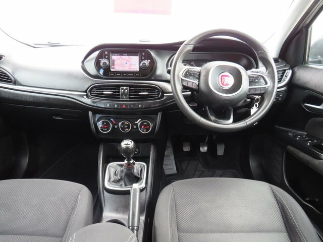 Fiat Tipo 2016 1.4 T-jet Lounge Hatchback Grey #2