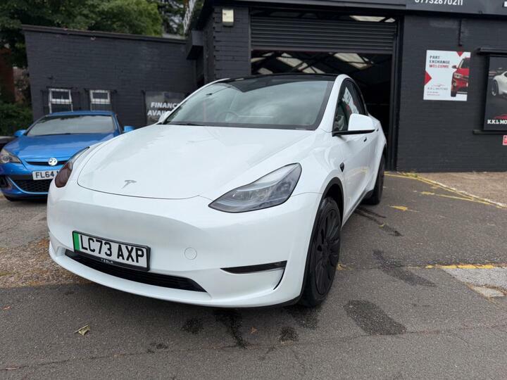 Tesla Model Y Dual Motor Long Range 4Wde White