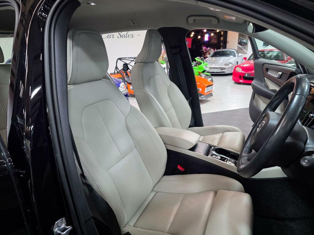 Volvo XC40 Suv 1.5 T3 Inscription Pro Euro 6 Ss DX70LSZ Black #4
