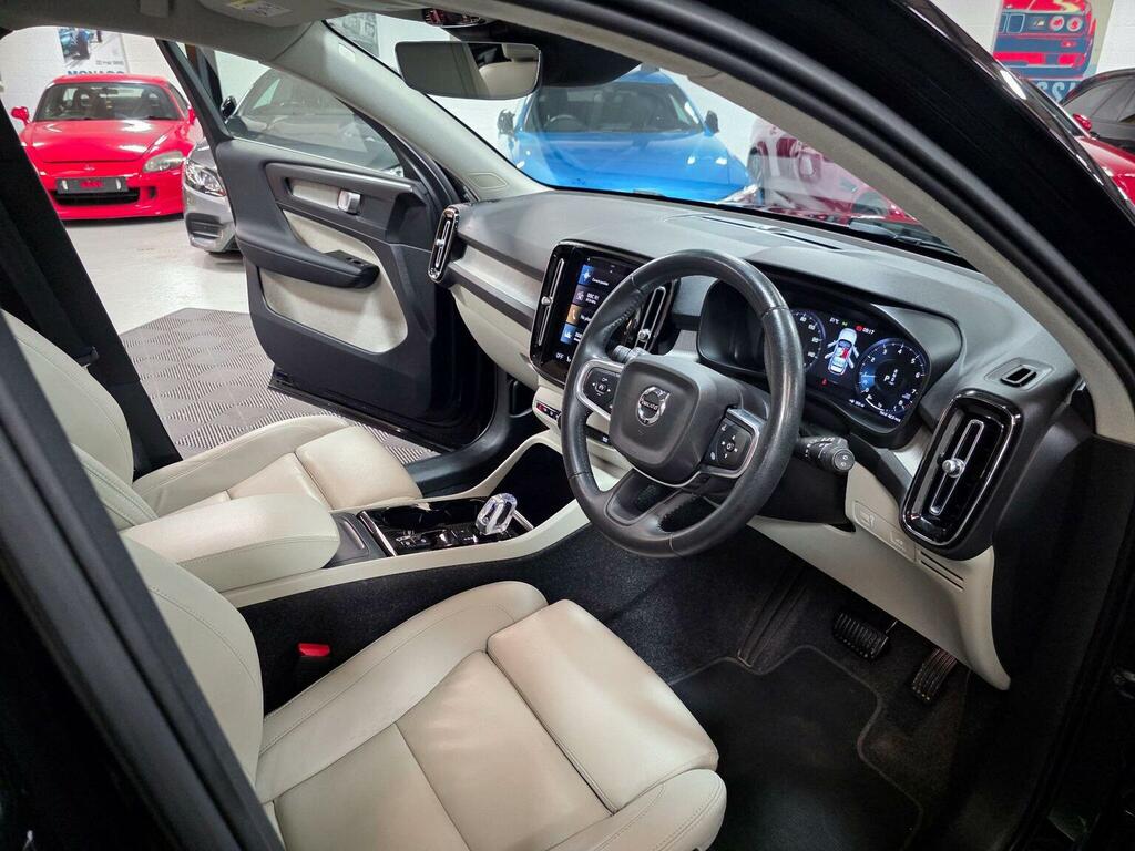 Volvo XC40 Suv 1.5 T3 Inscription Pro Euro 6 Ss DX70LSZ Black #3
