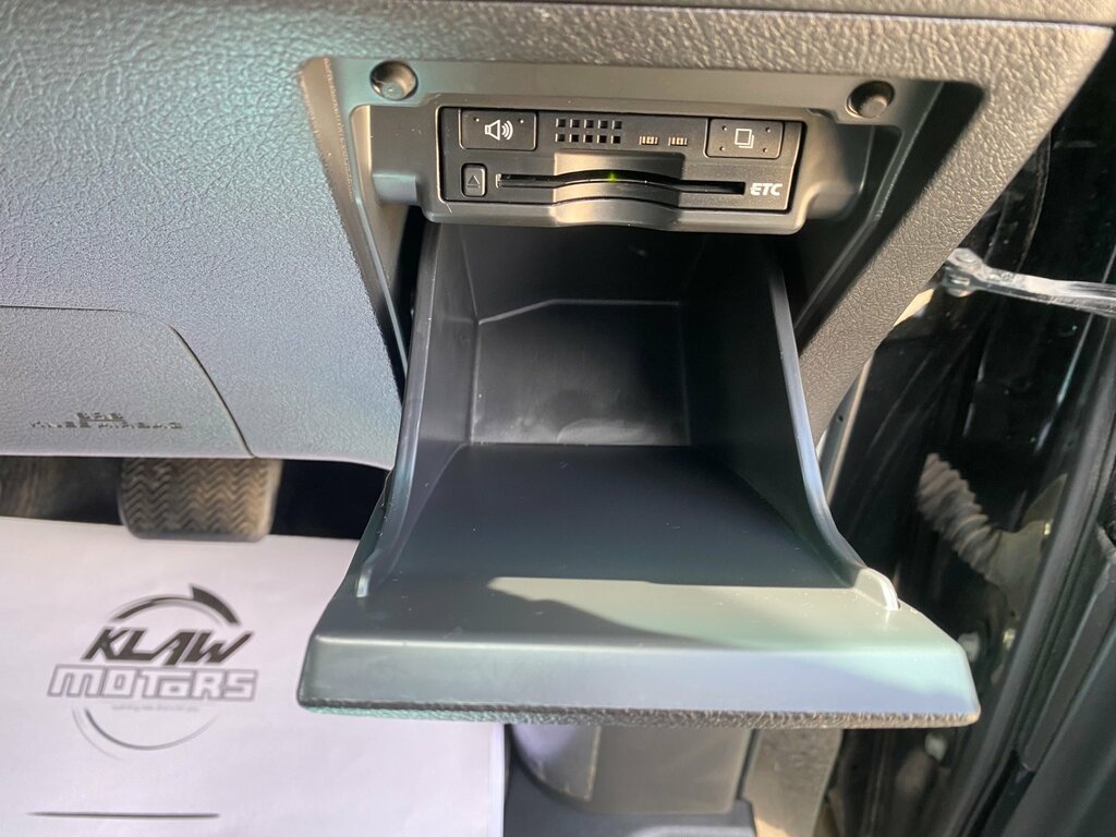 Toyota Alphard 2.4 7-Seater Mpv #33