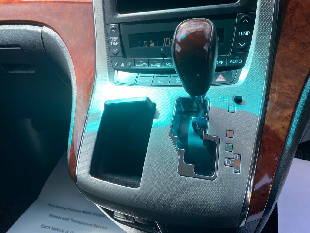Toyota Alphard 2.4 7-Seater Mpv #32