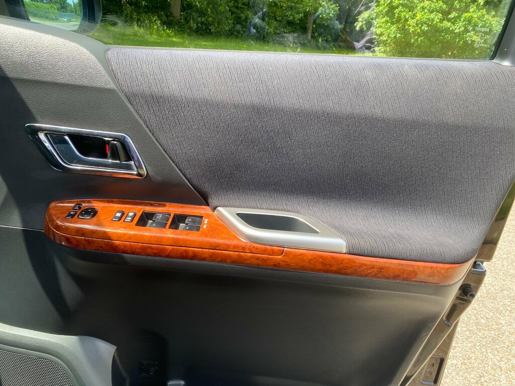 Toyota Alphard 2.4 7-Seater Mpv #18