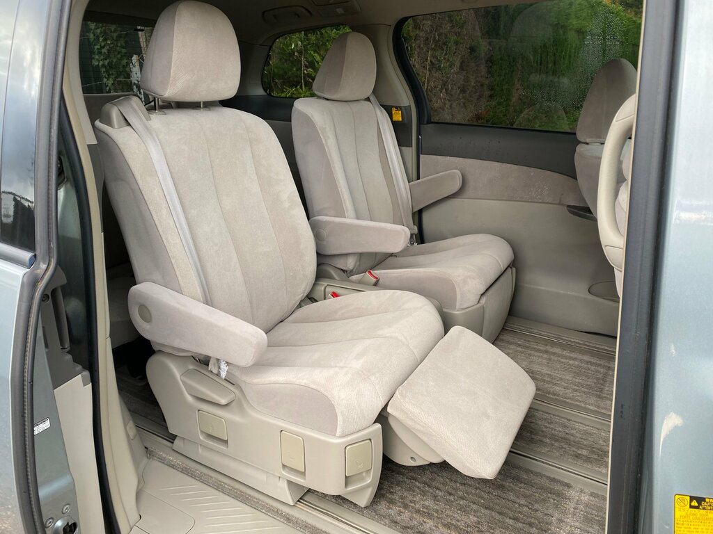 Toyota Estima Mpv Black #22