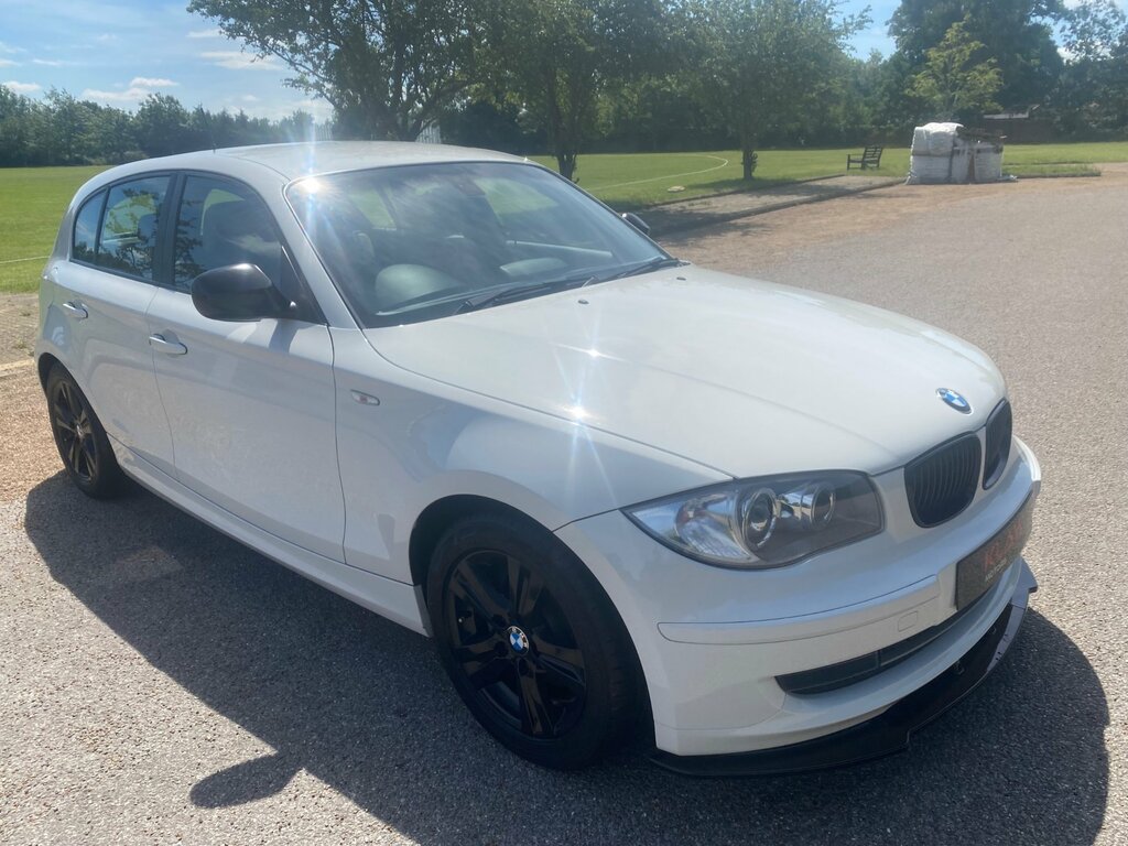 BMW 1 Series 120I E87 Facelift Se 2.0 5Drss White #3