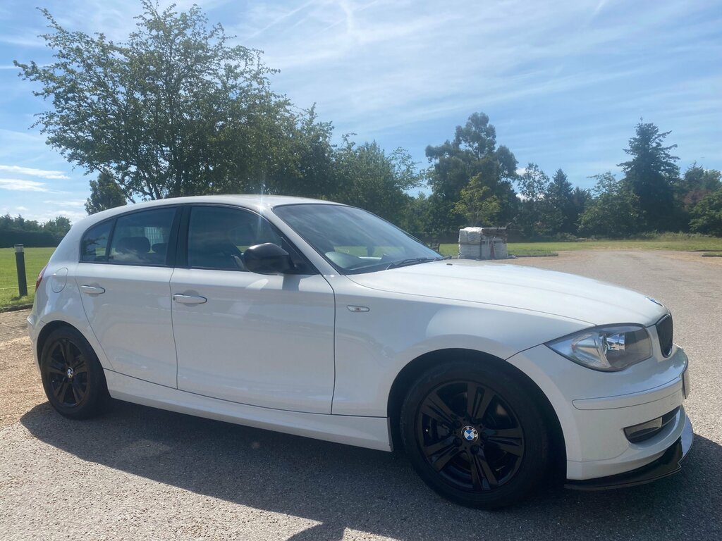 BMW 1 Series 120I E87 Facelift Se 2.0 5Drss White #4