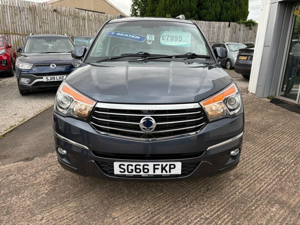 SsangYong Turismo Ex Red #2