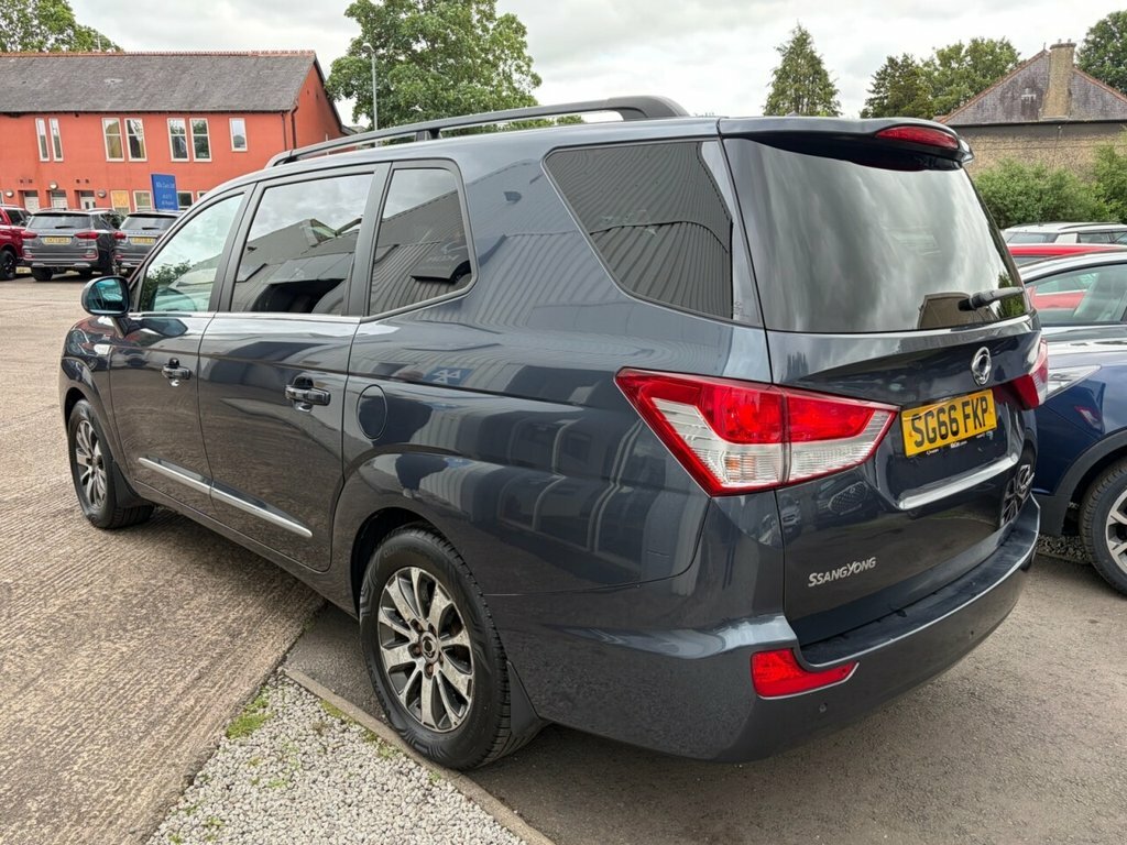 SsangYong Turismo Ex Red #6