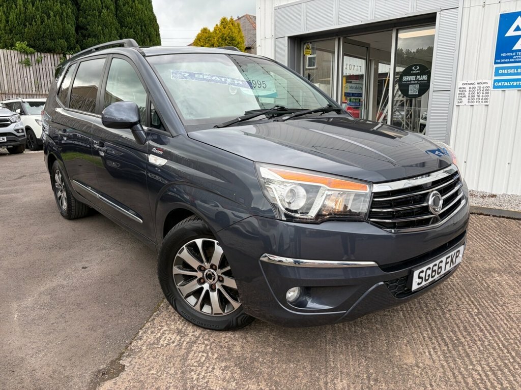 SsangYong Turismo Ex Red #1