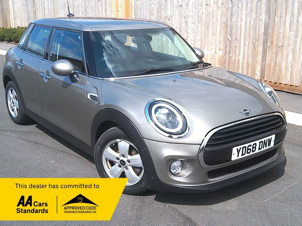 Mini Hatch 1.5L Cooper Classic Silver