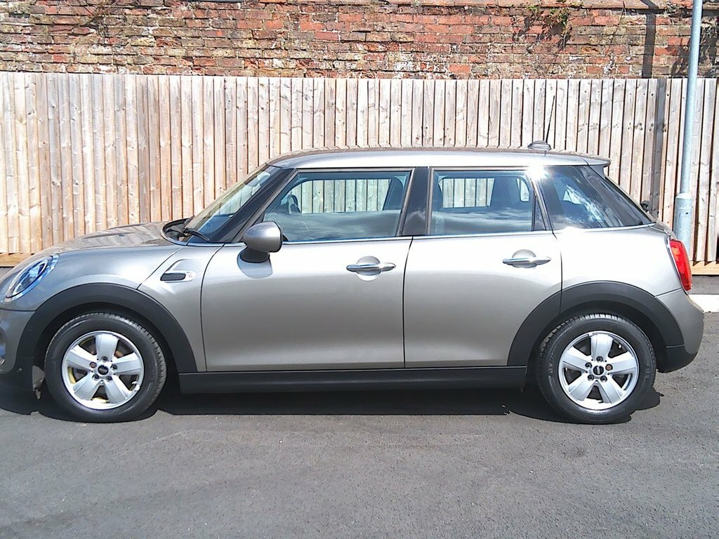 Mini Hatch 1.5L Cooper Classic Silver #2
