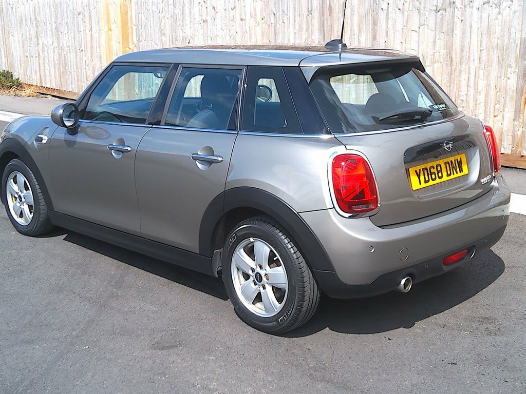 Mini Hatch 1.5L Cooper Classic Silver #3