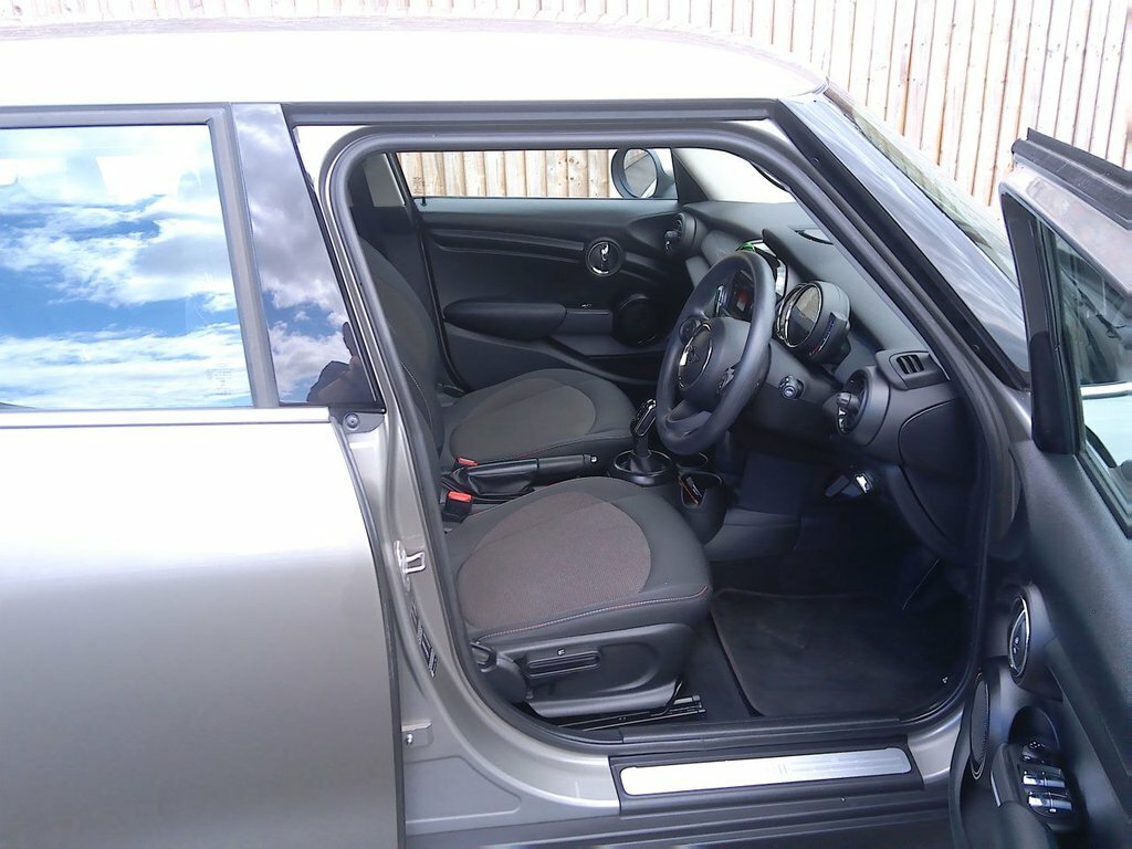 Mini Hatch 1.5L Cooper Classic Silver #5