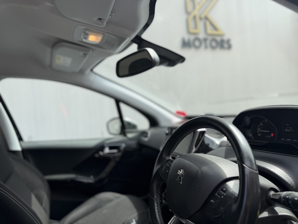 Peugeot 208 1.2 Puretech Allure Hatchback Eu KE17KRG Black #5