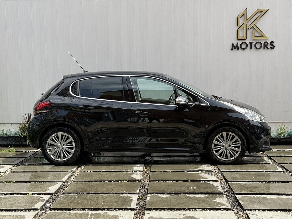 Peugeot 208 1.2 Puretech Allure Hatchback Eu KE17KRG Black #3