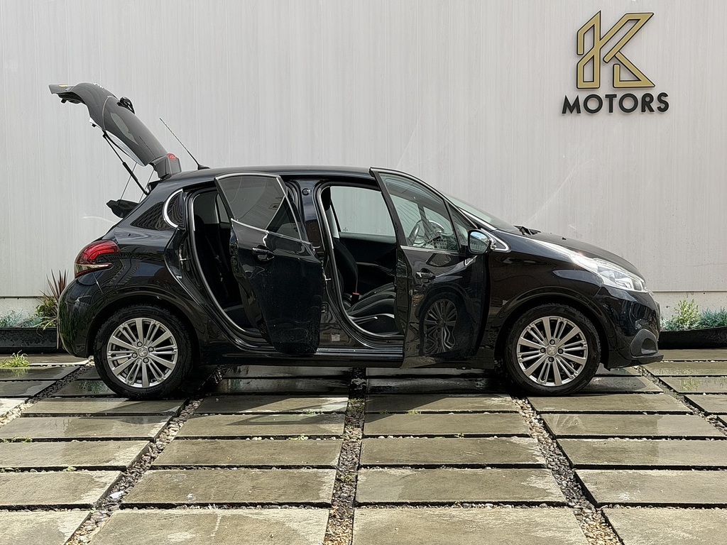 Peugeot 208 1.2 Puretech Allure Hatchback Eu KE17KRG Black #4