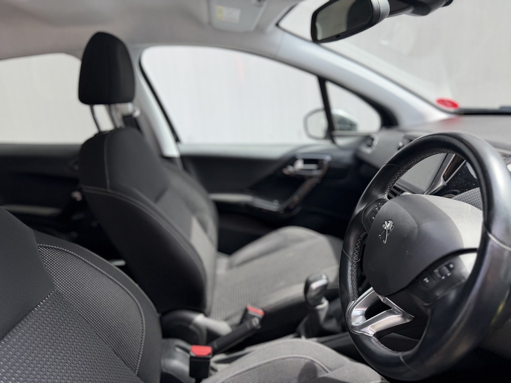Peugeot 208 1.2 Puretech Allure Hatchback Eu KE17KRG Black #6