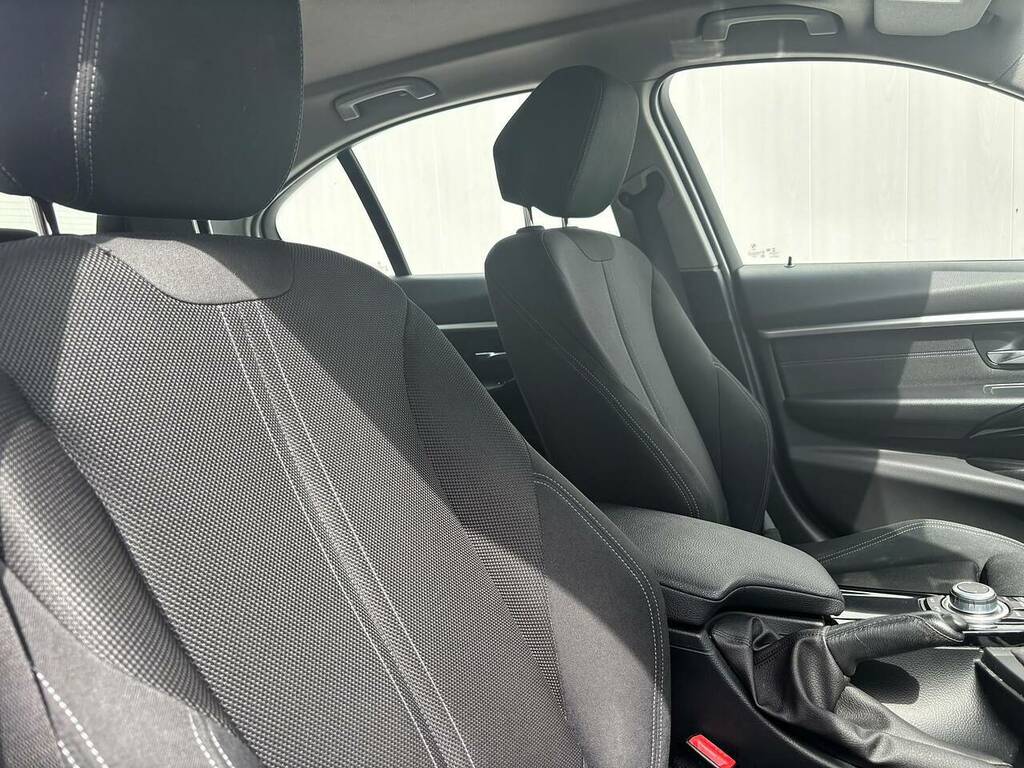 BMW 3 Series Saloon 320D Blue #6