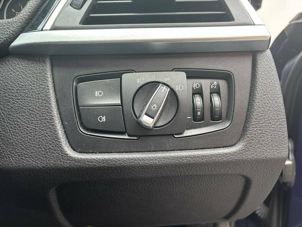 BMW 3 Series Saloon 320D Blue #13