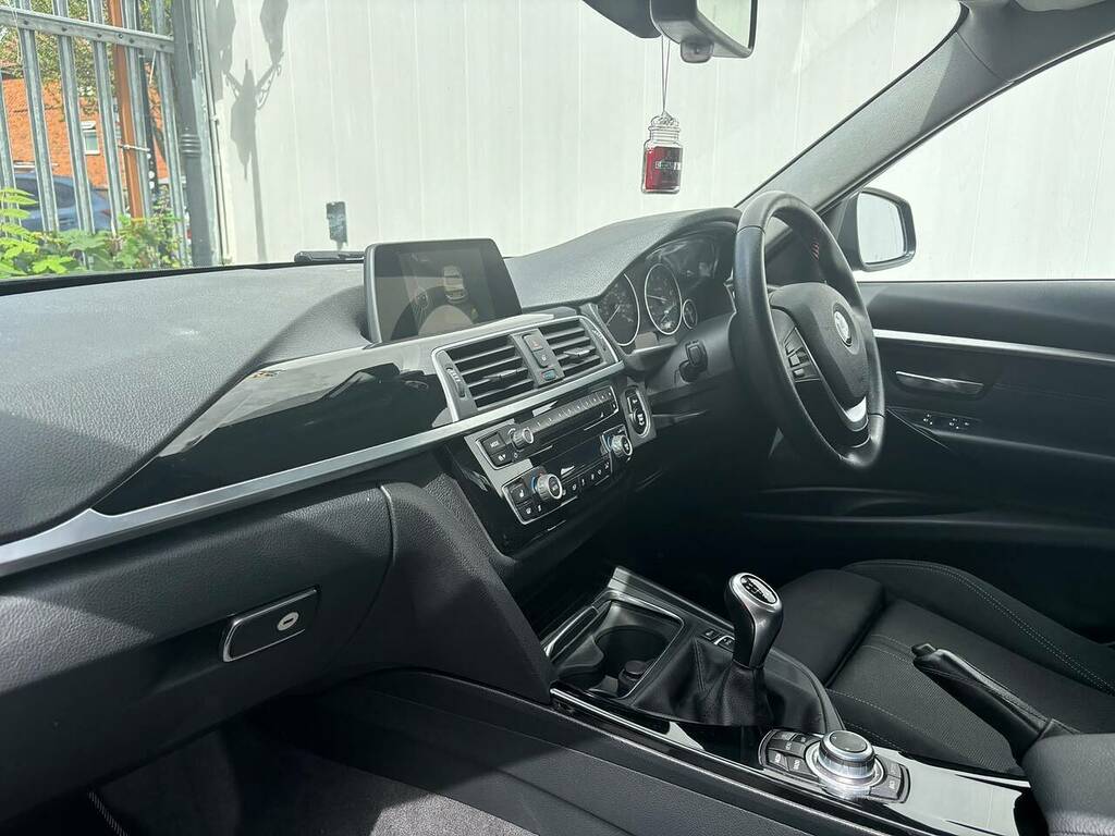 BMW 3 Series Saloon 320D Blue #27