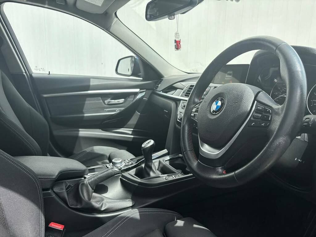 BMW 3 Series Saloon 320D Blue #4