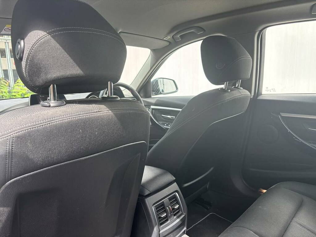 BMW 3 Series Saloon 320D Blue #30